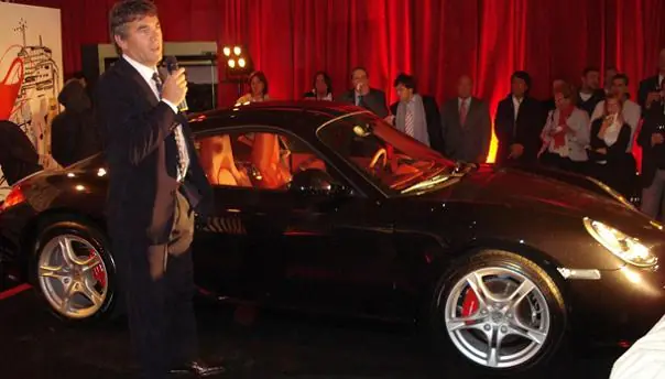 Pulenta destrabó la importacion de Porsche, exportará vino