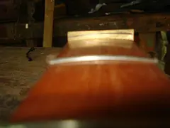 Bajo artesanal.