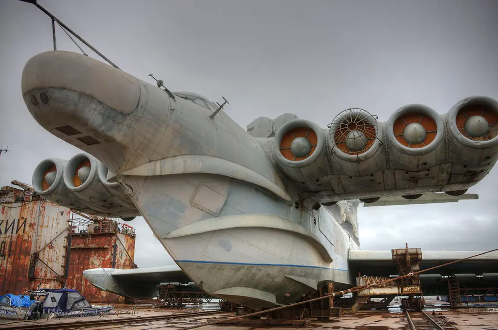 El Ekranoplano Ruso MD-160 Lun Abandonado a orillas del Mar