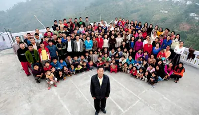 Tiene 39 mujeres, 94 hijos, 14 hijastros y 33 nietos