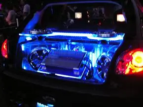 Instala Luz de Néon en el Interior a tu Auto