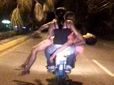 Llevaban el cadaver en moto - 2008