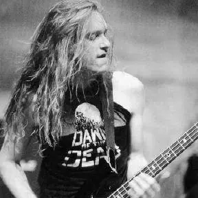 Cliff Burton... Mejor bajista homenaje
