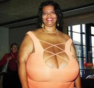 Las tetas más grandes del Mundo