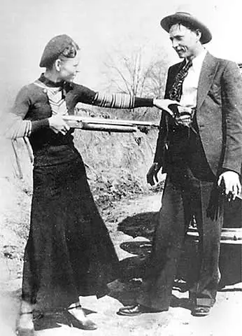 Importante... La Historia de Bonnie & Clyde Completa...