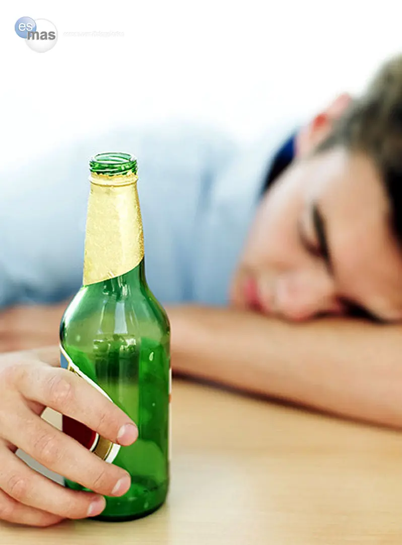 ¿Por que los hombres beben más alcohol que las mujeres?