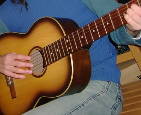 Cómo afinar una guitarra [Fácil]