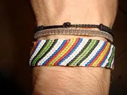 Pulseras de macrame (diferentes modelos y formas)