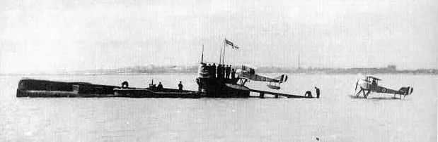 El submarino-portaaviones