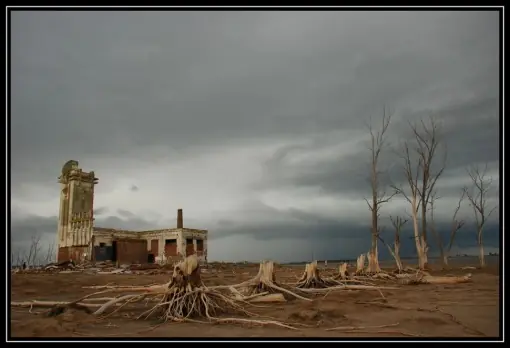el lago que se tragó al pueblo