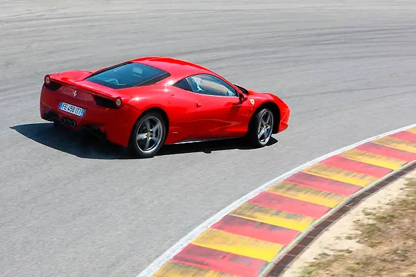 Dos accidentes: Ferrari y Lexus