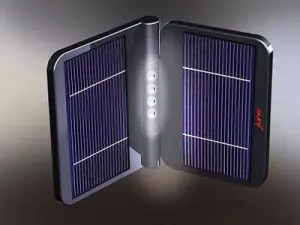 Estudiantes desarrollan cargador/linterna solar
