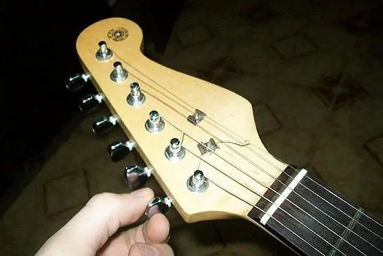 Como limpiar la guitarra sin sacar las cuerdas