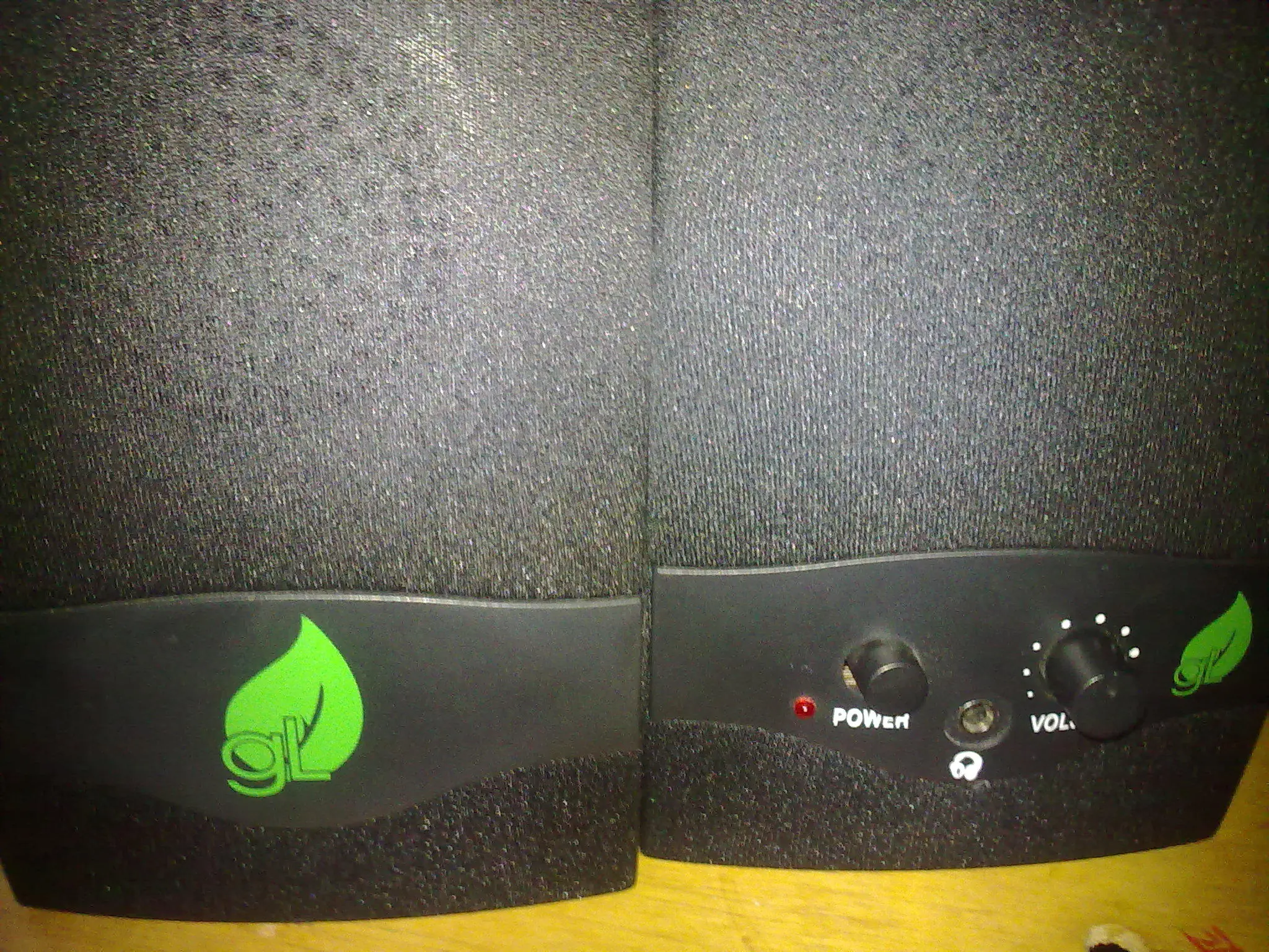 Bocina de Pc con Led audioritmico.