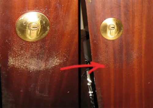 Cómo quitar arañazos en una puerta de madera