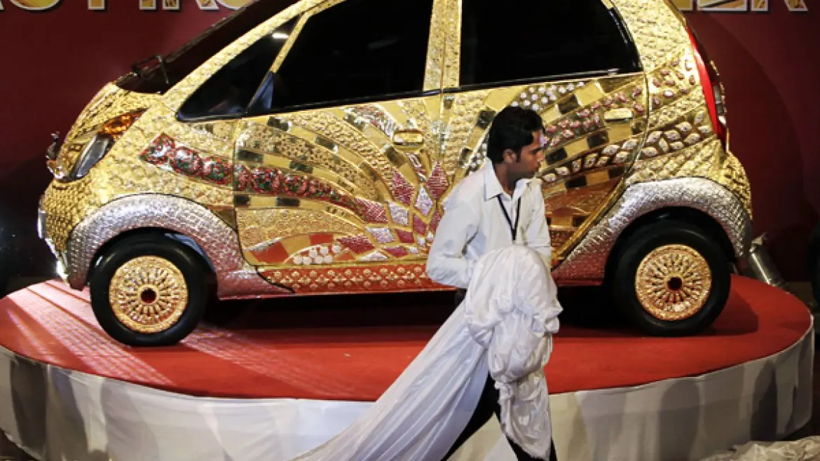 Presentaron el primer auto de oro del mundo