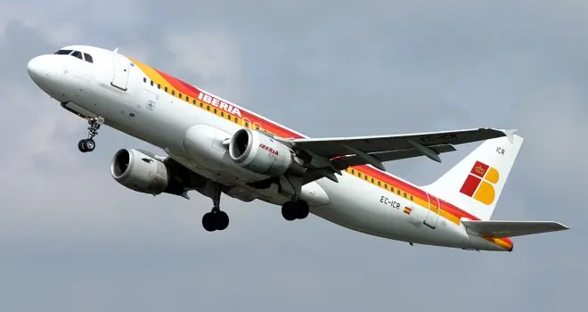 España realiza su primer vuelo con biocombustible