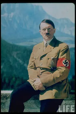 Adolf Hitler en su casa en Berchtesgaden