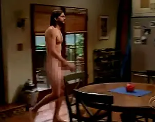 Ashton Kutcher desnudo en Two and a Half Men