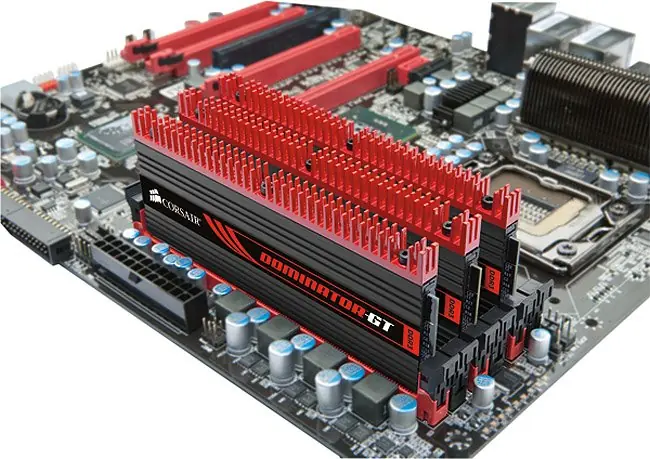 32GB de Memoria RAM en una tarjeta madre