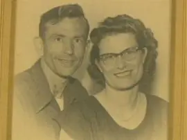 Tras 72 años de casados, mueren tomados de la mano
