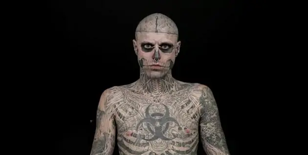 "Zombie Boy” cubre sus tatuajes para un anuncio