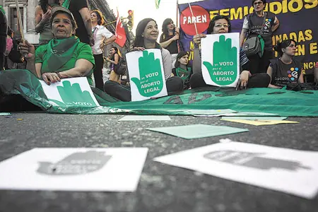 El aborto, frente al congreso.