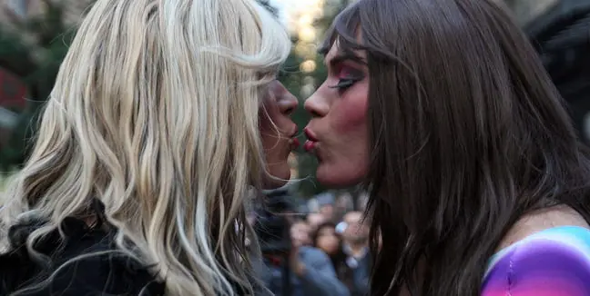 ¿Qué buscan los hombres en los travestis?