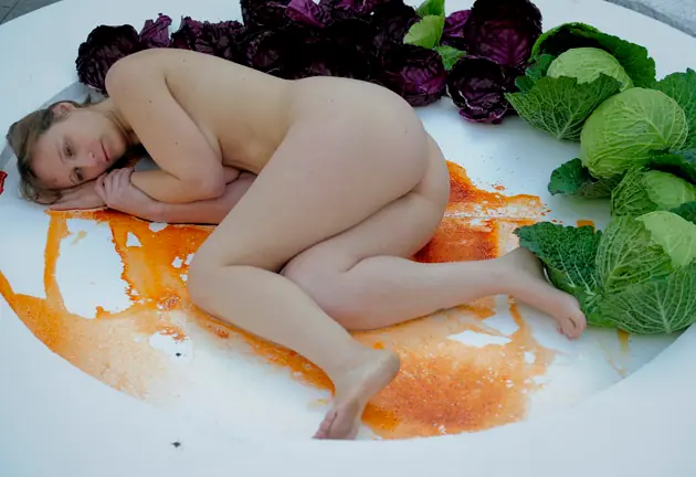 Un plato de “carne humana” denuncia la crueldad animal