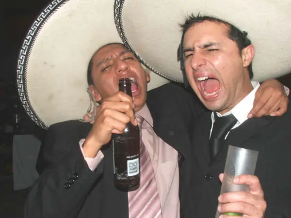 8 cosas que no debes hacer en la fiesta de tu empresa