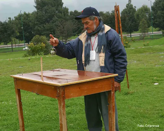 El polémico chamán que paró la lluvia en el mundial Sub-2