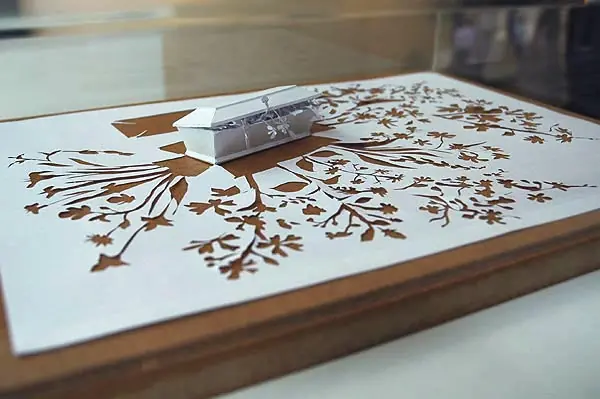 Esculturas con hojas de papel