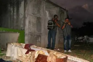 Intentaba Revivir A Su Madre Con Sus Poderes