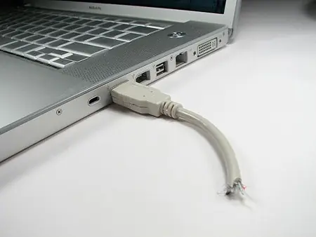 USB drive diseño roto (Hazlo tu mismo)