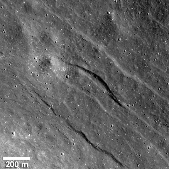 existencia de actividad geológica en la superficie lunar
