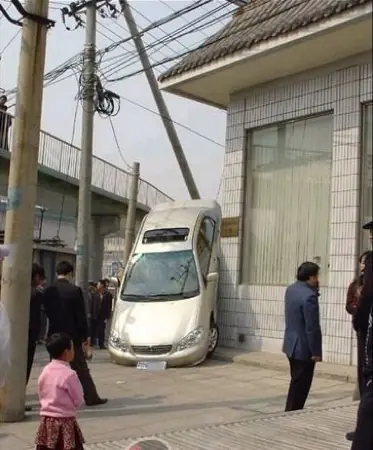 Los accidentes de coche más curiosos e insólitos del mundo