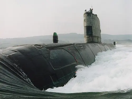 Ex comandante de la Armada británica enojado