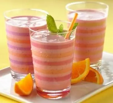 Delicioso jugo de fresas para el almuerzo