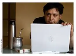 Matar la crisis a los volantazos - Orsai - Hernán Casciari