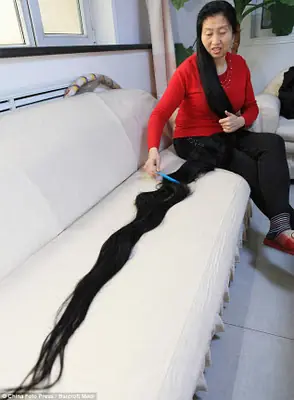La mujer que lleva 14 años sin cortarse el pelo