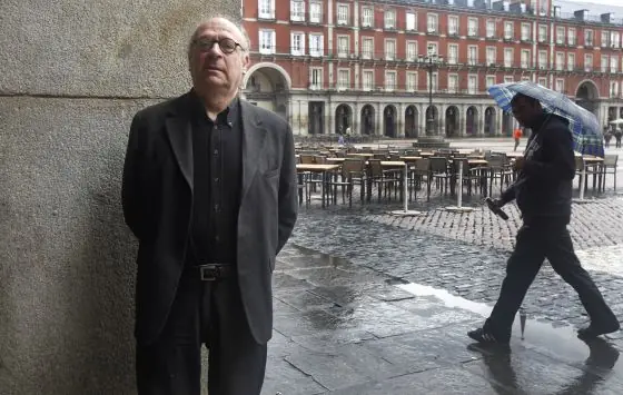"Internet son cuatro tíos que quieren su negocio"