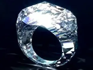 Joyero suizo crea el primer anillo hecho entero de diamante