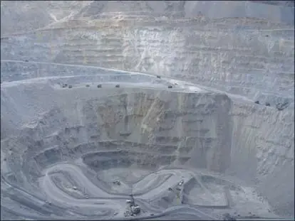 Silencio: Mineras saqueando