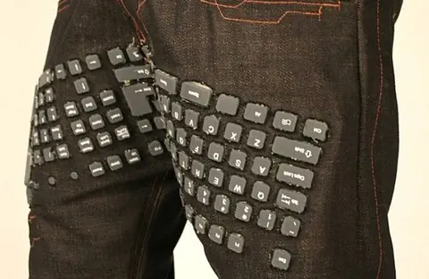 pantalones con teclado y mouse incorporado!