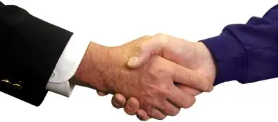 ¿Cómo surgió el apretón de manos?