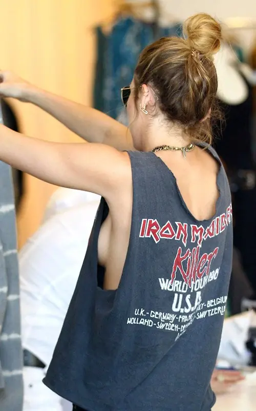 Miley vuelve a las andadas..!!