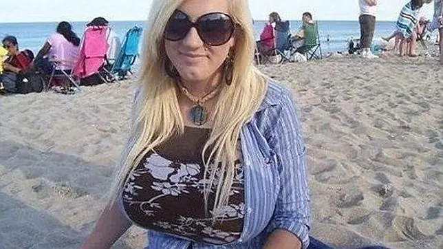 Los Pechos De Ellie Jaycock No Paran De Crecer