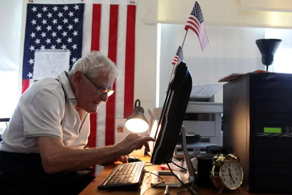 Descargo 100000 peliculas.......