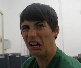 Cómo crear una carpeta "con" en windows