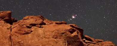 La Vía Láctea Desde un Valle de Petroglifos